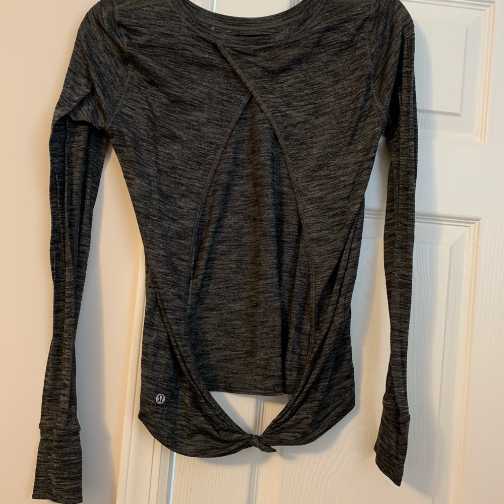 Lululemon longsleeve workout top size 4